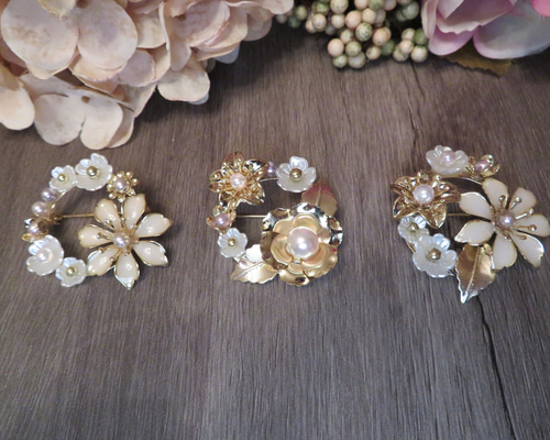 大人可愛いお花のリース風ブローチ ブローチ Hakuseki 通販 15134930