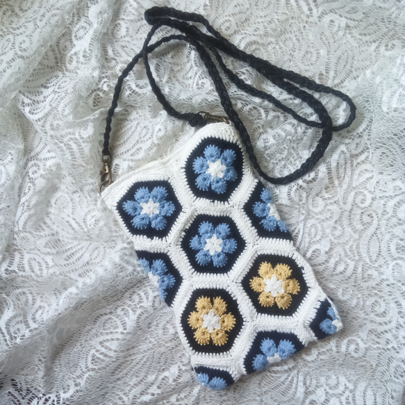 アフリカンフラワーモチーフ スマホポーチ スマホポシェット  