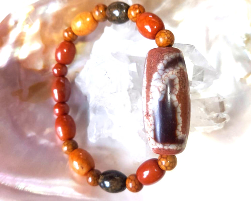 希少なハートが可愛い赤龍紋宝瓶天珠：マクラメ編みブレスレット 希少なハートが可愛い赤龍紋宝瓶天珠：マクラメ編みブレスレット