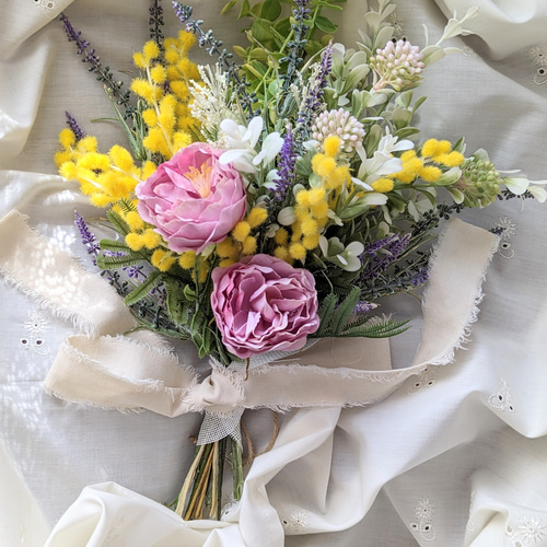 ミモザ一杯の春待ちスワッグブーケ豪華‼️