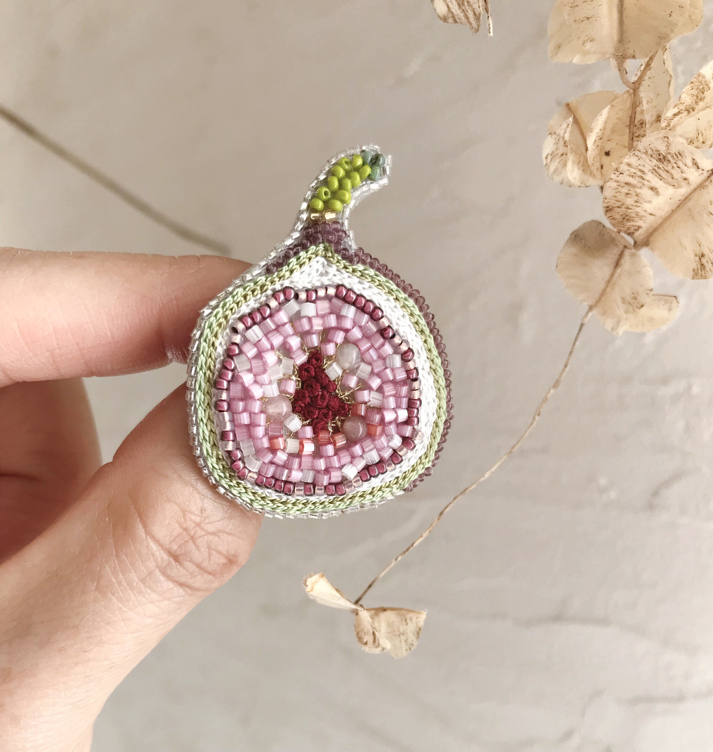 【あい】オートクチュールビーズ刺繡　タンブラー・クロワッサンブローチ