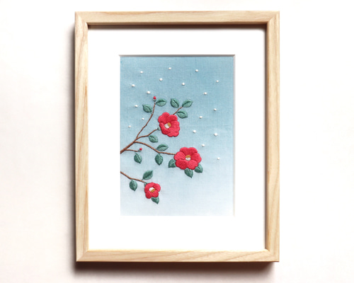 ★未使用★刺繍画　椿(?)  アンティーク　額縁付　額装 受注生産】手刺繍の絵 額装『椿に雪』 タペストリー・壁掛け