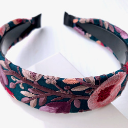 刺繍リボンのカチューシャ　オリエンタルフラワー ビリジアン×ピンク 4枚目の画像