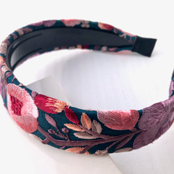刺繍リボンのカチューシャ　オリエンタルフラワー ビリジアン×ピンク 1枚目の画像