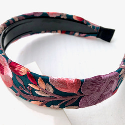 刺繍リボンのカチューシャ　オリエンタルフラワー ビリジアン×ピンク 7枚目の画像