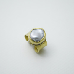 簡單系列-銀灰色巴洛克珍珠‧黃銅開放式寬版戒 第1張的照片