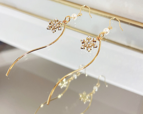 make kurogouchi ピアス Glass Demi Lunar Earrings - clear - Mame Kurogouchi