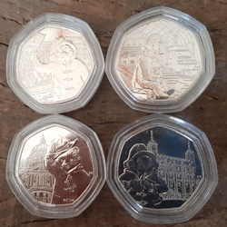 ♥イギリス 英国 コイン 4種類セット くま の パディントンデザイン  Paddington Bear カプセル付き 1枚目の画像