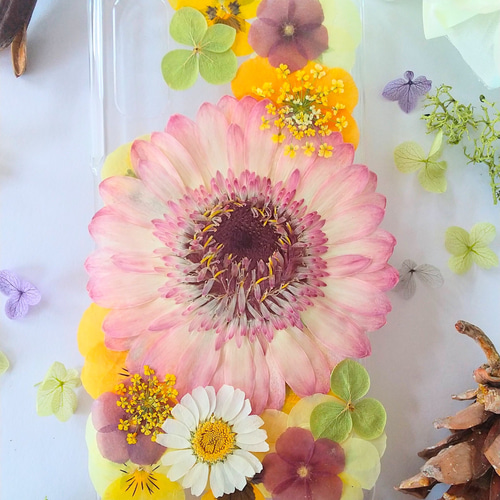 Creema限定】新作☆クリアピンクガーベラの押し花スマホケース