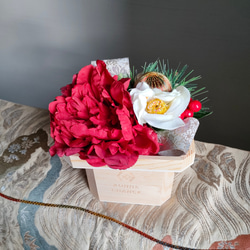 和風花飾り・赤　アレンジメント　お洒落　和洋折衷　インテリア　牡丹アーティフィシャルフラワー　海外ギフト　 2枚目の画像