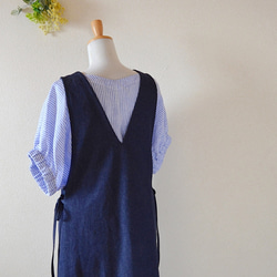 【受注制作】ストレッチデニム　深Ｖネック大人のジャンパースカート　両サイドリボン 5枚目の画像