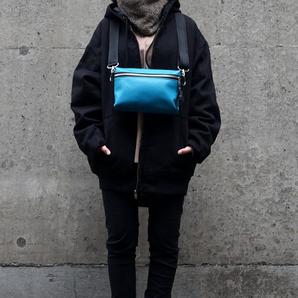 Urban Cross（ターコイズ）ユニセックス クロスボディバッグ/斜めがけ