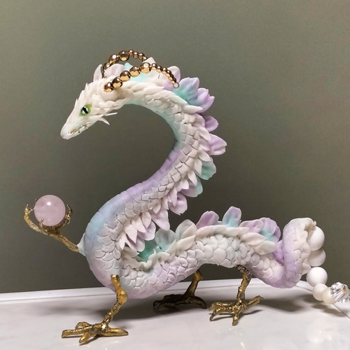ピンク水晶と龍　縁起物 オブジェ　龍の置物 ピンク水晶と龍の置物 縁起物オブジェ 置物