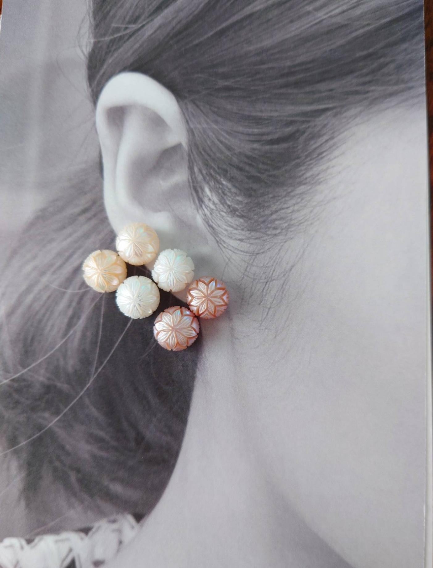 ラスト クレマチスのカービング 淡水パール ピアスにお仕立てします パールピアス プラチナ K18 ホワイト