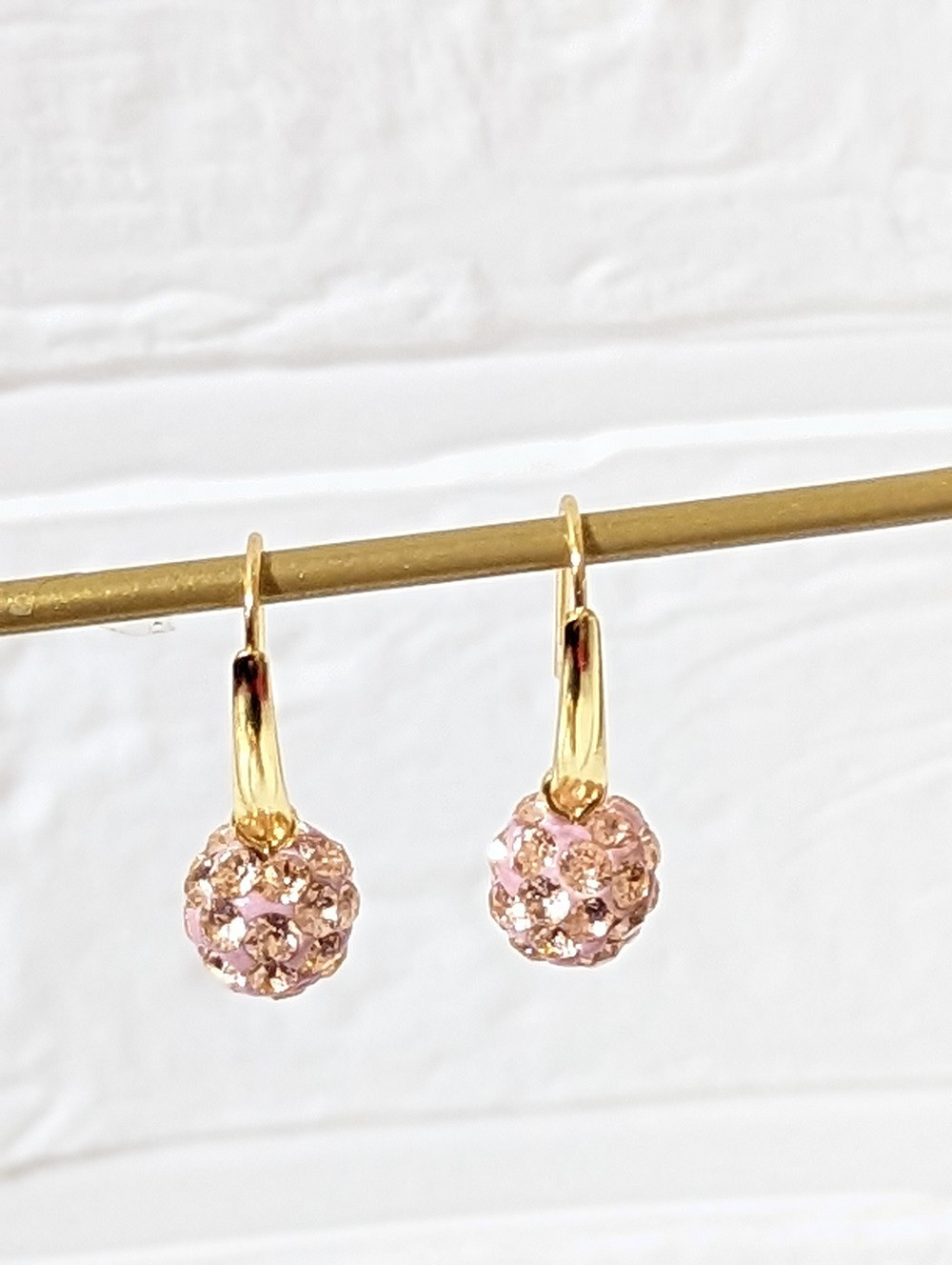 スワロライトピーチボールのステンレスピアス