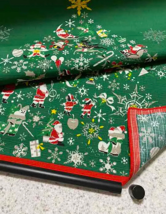 クリスマスタペストリー　緑　スワロフスキー付　サンタの大集合　京のおうち時間 3枚目の画像