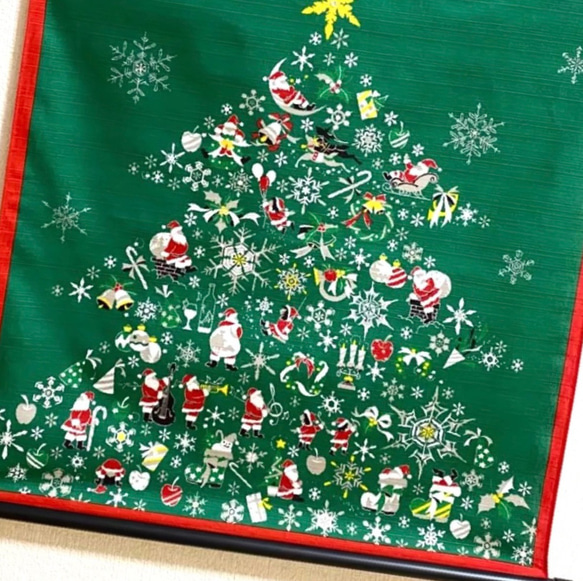 クリスマスタペストリー　緑　スワロフスキー付　サンタの大集合　京のおうち時間 5枚目の画像