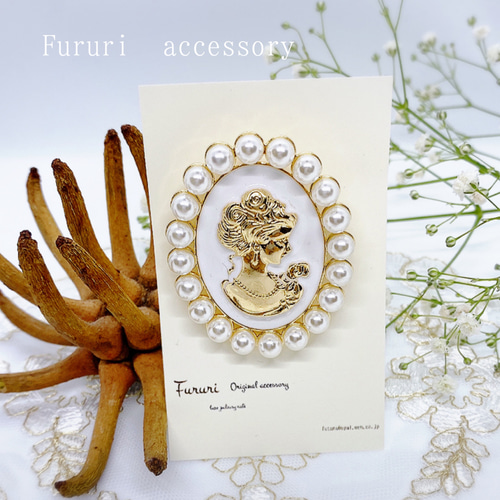 貴婦人とパール カメオ風ブローチ White328 ブローチ Fururi 通販