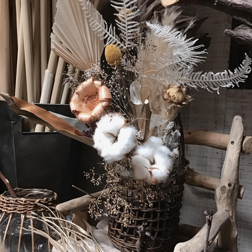 お正月ハンドメイド2024』❤︎古風な和風籠にドライフラワーアレンジ