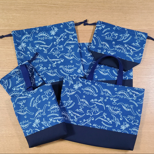【開店記念セール！】 恐竜ブルー！！幼稚園小学校入園入学6点セット！ レッスン 手提げ・レッスンバッグ・入園グッズ
