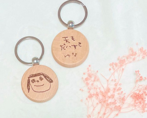 イラストキーホルダー似顔絵★6点★裏表 楽天市場】孫 子供の絵 ストラップ かわいい 【 木製 お絵かき