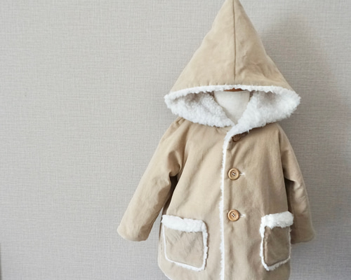 ポートフォリオ(^^)幼児向け人形☆フードつきニットコート☆002 とんがりフードの小人コート 子供服 handmade BABY MINKY 通販