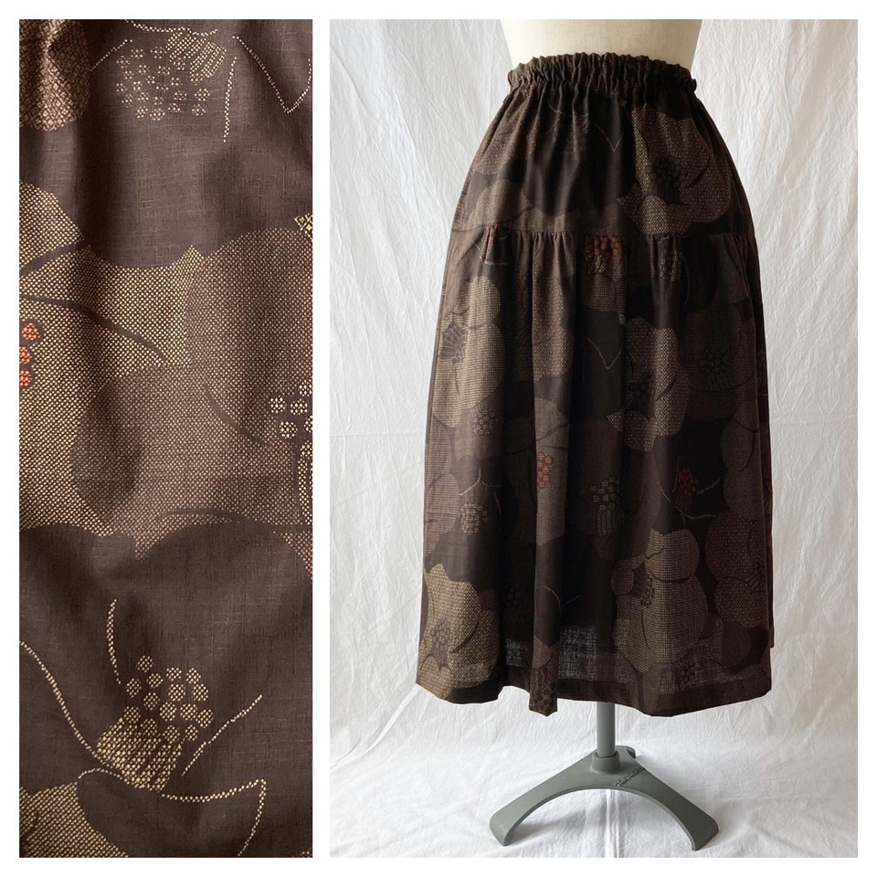 【和柄】はんなりシックなティアードスカート：78cm丈（サザンクロス椿：ブラウン）