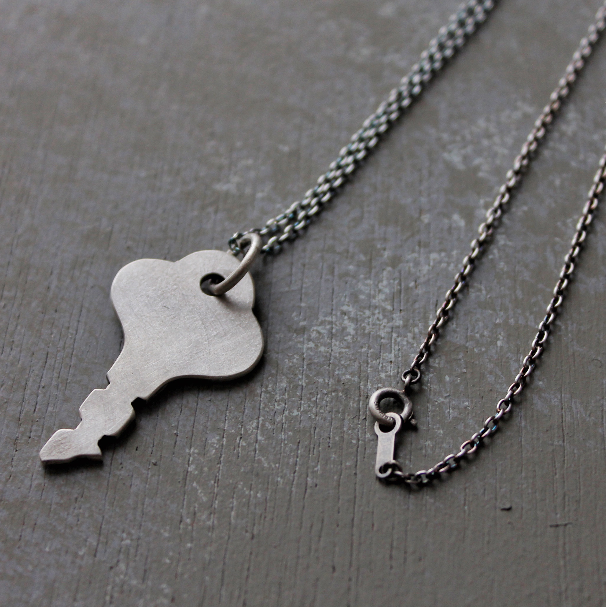 鍵のペンダント（一点もの）