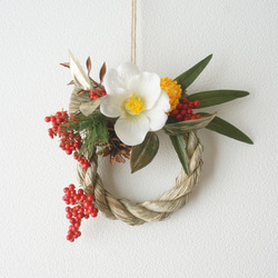 白椿と松の古風なしめ縄飾り しめ縄・しめ飾り hanahi.flower 通販