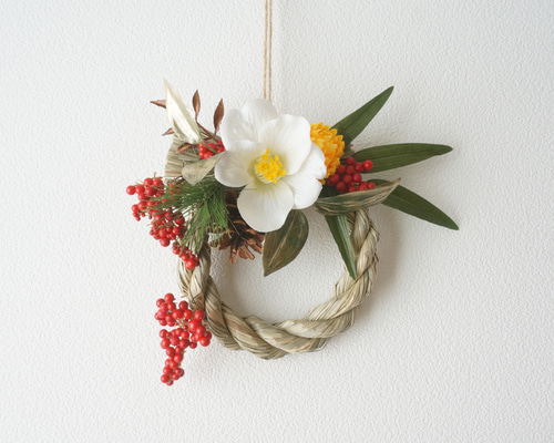 白椿と松の古風なしめ縄飾り しめ縄・しめ飾り hanahi.flower 通販