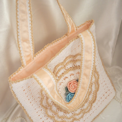 かぎ針編み バラとフリルのトートバッグ(白地寒色) 5枚目の画像