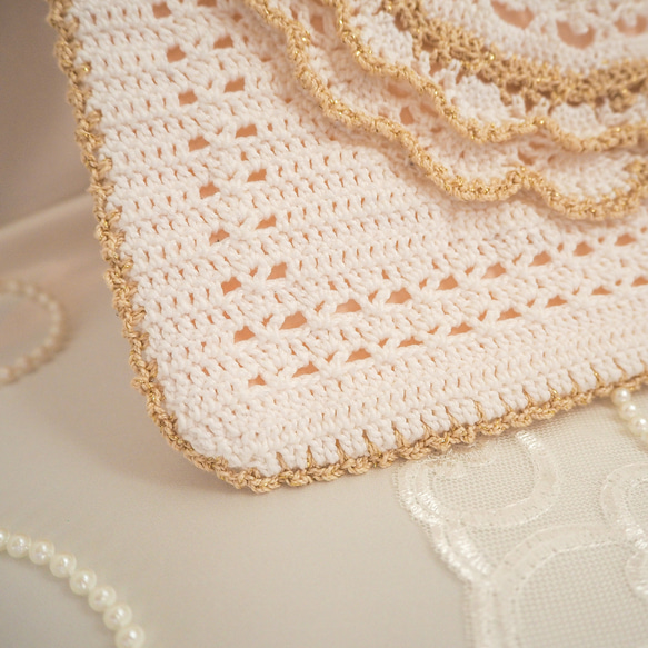 かぎ針編み バラとフリルのトートバッグ(白地寒色) 4枚目の画像