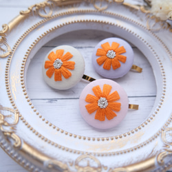 ひまわり刺繍2.2センチくるみボタンヘアゴム2点&5センチヘアピン ひまわり刺繍2.2センチくるみボタンヘアゴム2点&5センチヘアピン