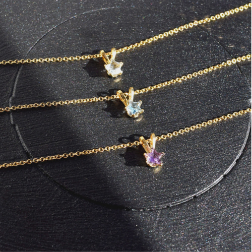 143Nl【高品質✨】4粒石ネックレス　ゴールド　小粒　シンプル　キラキラ　上品 ネックレス 1粒 1石 ワンストーン CZダイヤ キュービック