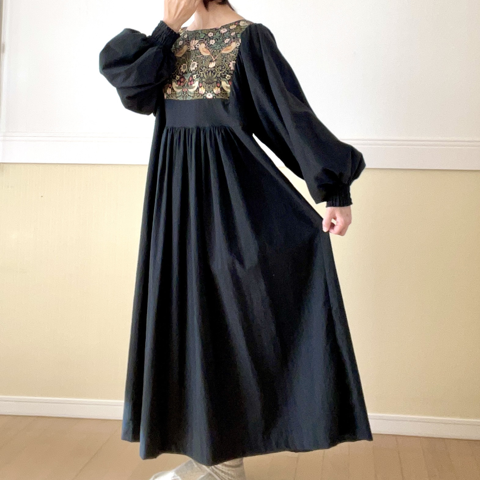 ウィリアムモリス【いちご泥棒】ヨーク切替えコットンリネンワンピース