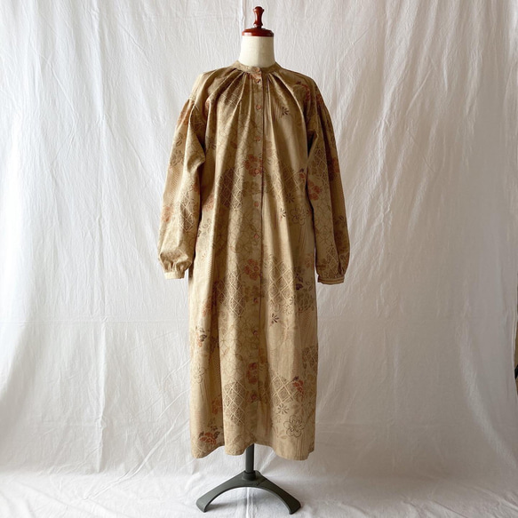 【日式】Hannari 寬鬆長袍連衣裙：105cm（南十字Kasuri款式：米色） 第4張的照片