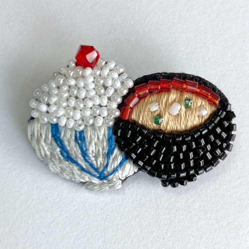 大盛り梅干しご飯とお味噌汁のブローチ ビーズ刺繍 ミニブローチ