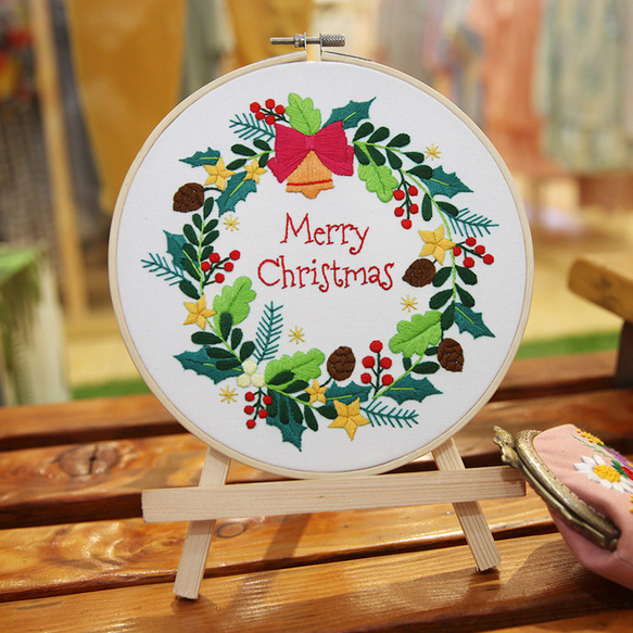 クリスマスツリー　ベル刺繍作成キット　サンタさん 1枚目の画像
