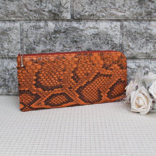 ソフトで薄い 本物のヘビ革（パイソン）を使ったL型ラウンド財布