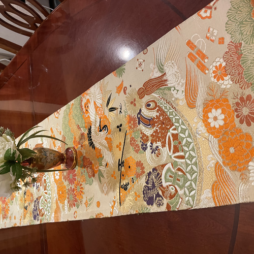 豪華刺繍 花嫁衣装の丸帯から作ったタッセル付き正絹テーブル