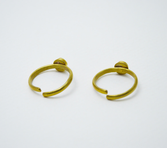 簡單小石系列-綠東菱玉‧黃銅開放戒圍戒指(隨機一個) 第2張的照片
