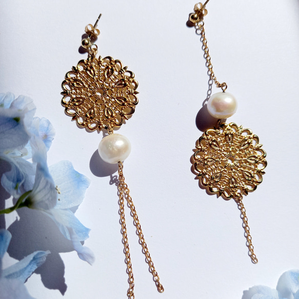 エレガントでクラシックな夏の淡水パールピアス k14gf asymmetry gold earrings×pearl～ 1枚目の画像