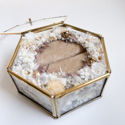 ナチュラルなお花のリングピロー｜キャメル ドライフラワー プリザーブドフラワー アンティーク六角形ガラスケース 10枚目の画像