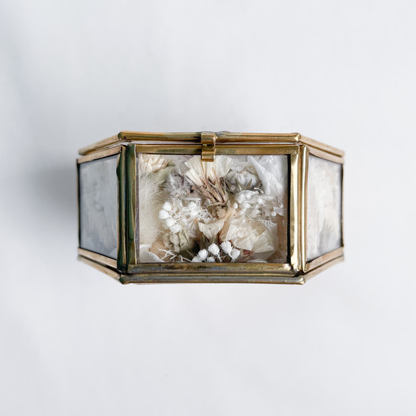 ナチュラルなお花のリングピロー｜キャメル ドライフラワー プリザーブドフラワー アンティーク六角形ガラスケース 5枚目の画像