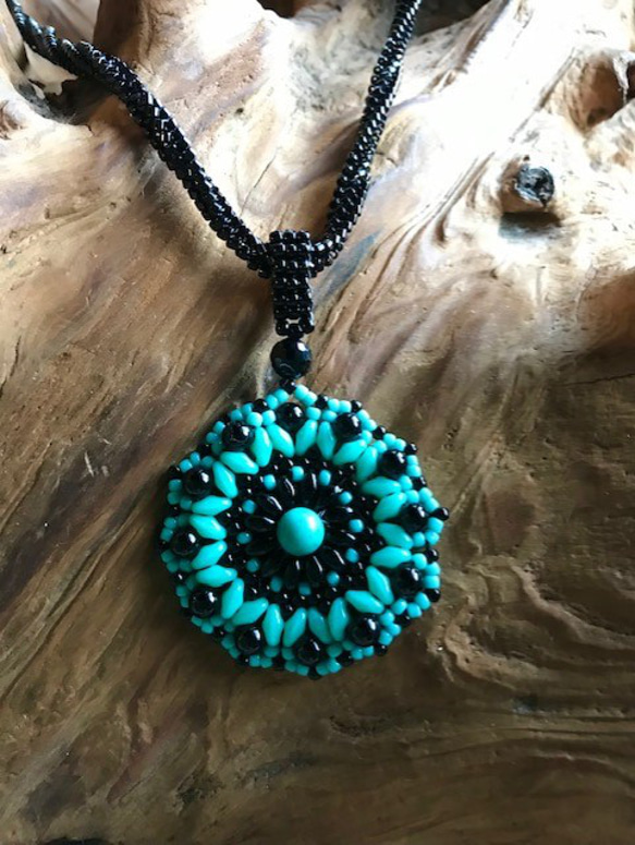 Blue Mandala Necklace＊ブルー曼陀羅ネックレス＊取り外し可能 2枚目の画像