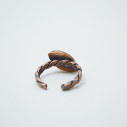 繩系列-珍珠母貝‧硫化紅銅開放戒圍戒指 第4張的照片