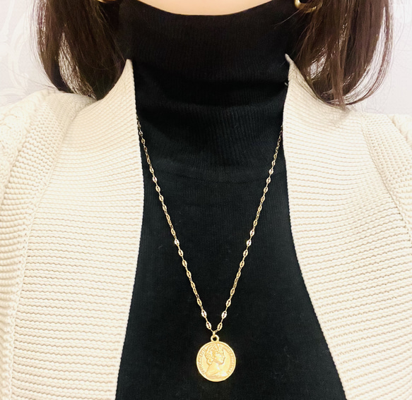 ✴︎ エリザベスハーフペニー ，マットな質感ゴールドcoinネックレス 4枚目の画像