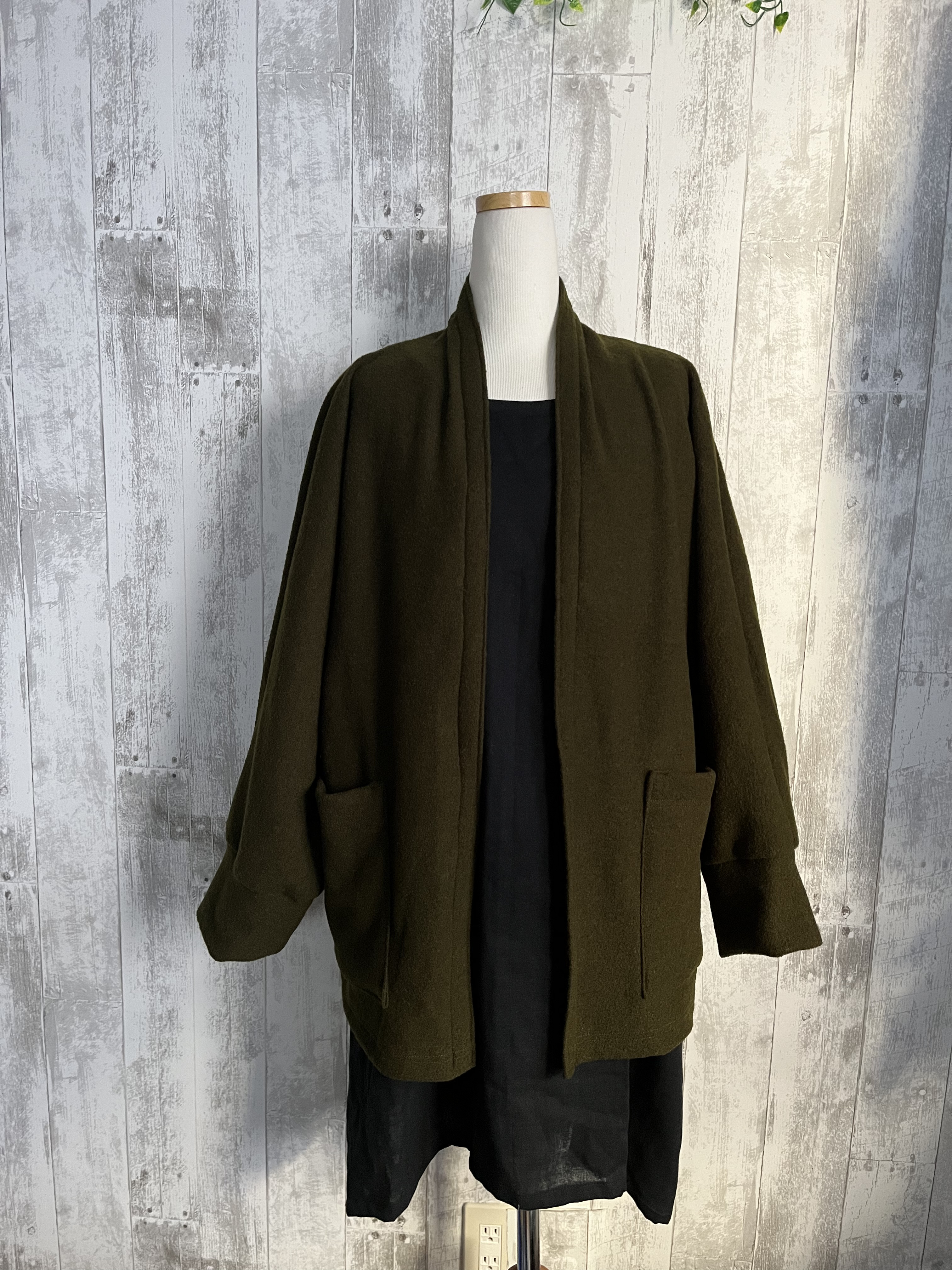 秋冬軽量ふわふわブークレーニットカーキ色ウール混ニットドルマンローブカーディガン