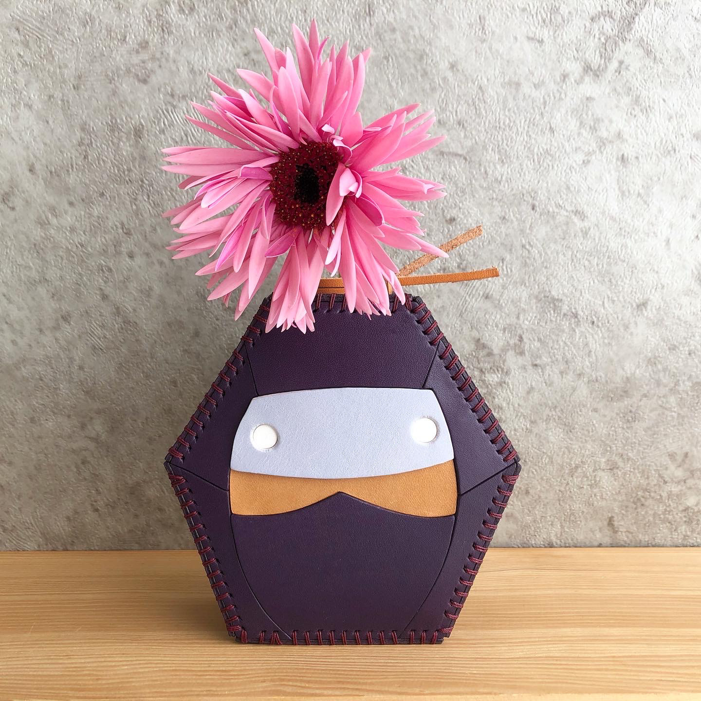 ■送料無料■ 革の一輪挿し / 忍者