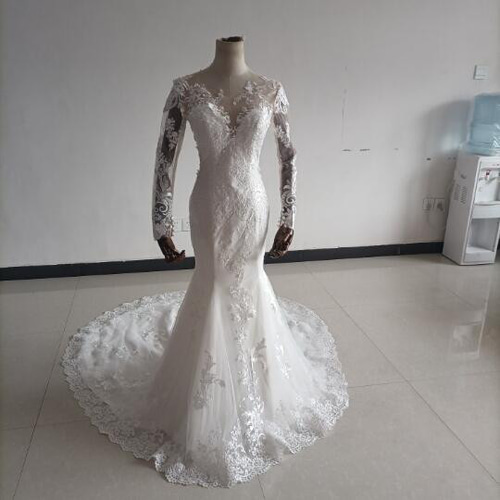 レース刺繍 背中くるみぼたんマーメイドウエディングドレス 長袖 レース刺繍 背中くるみぼたんマーメイドウエディングドレス